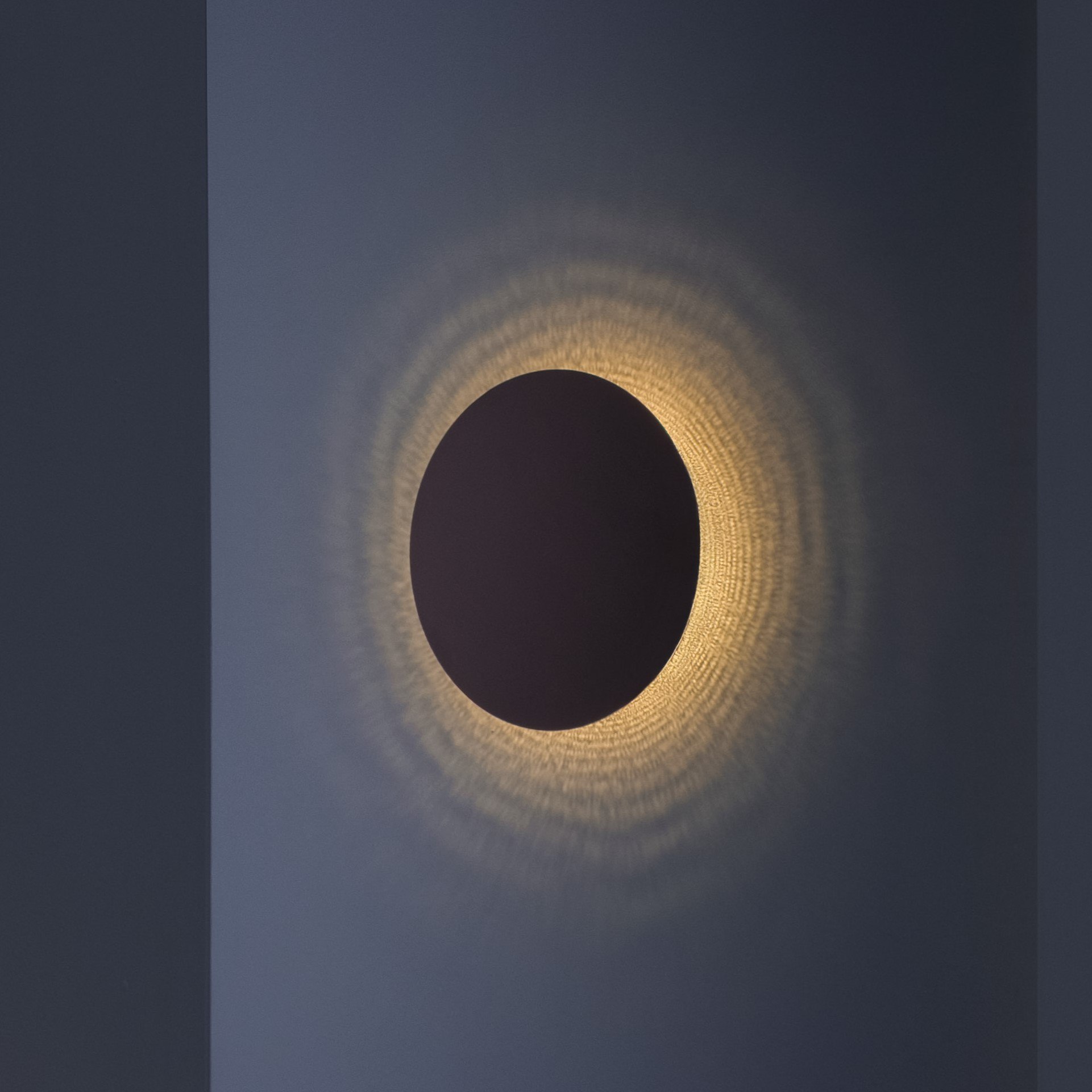a-emotional light umbra round small