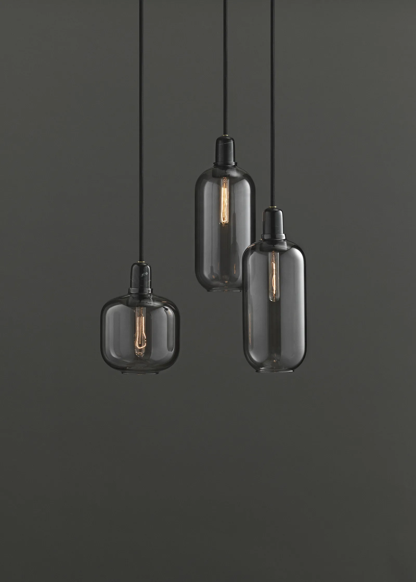 Normann Copenhagen Amp Lampe groß EU rauchschwarz – Bild 7