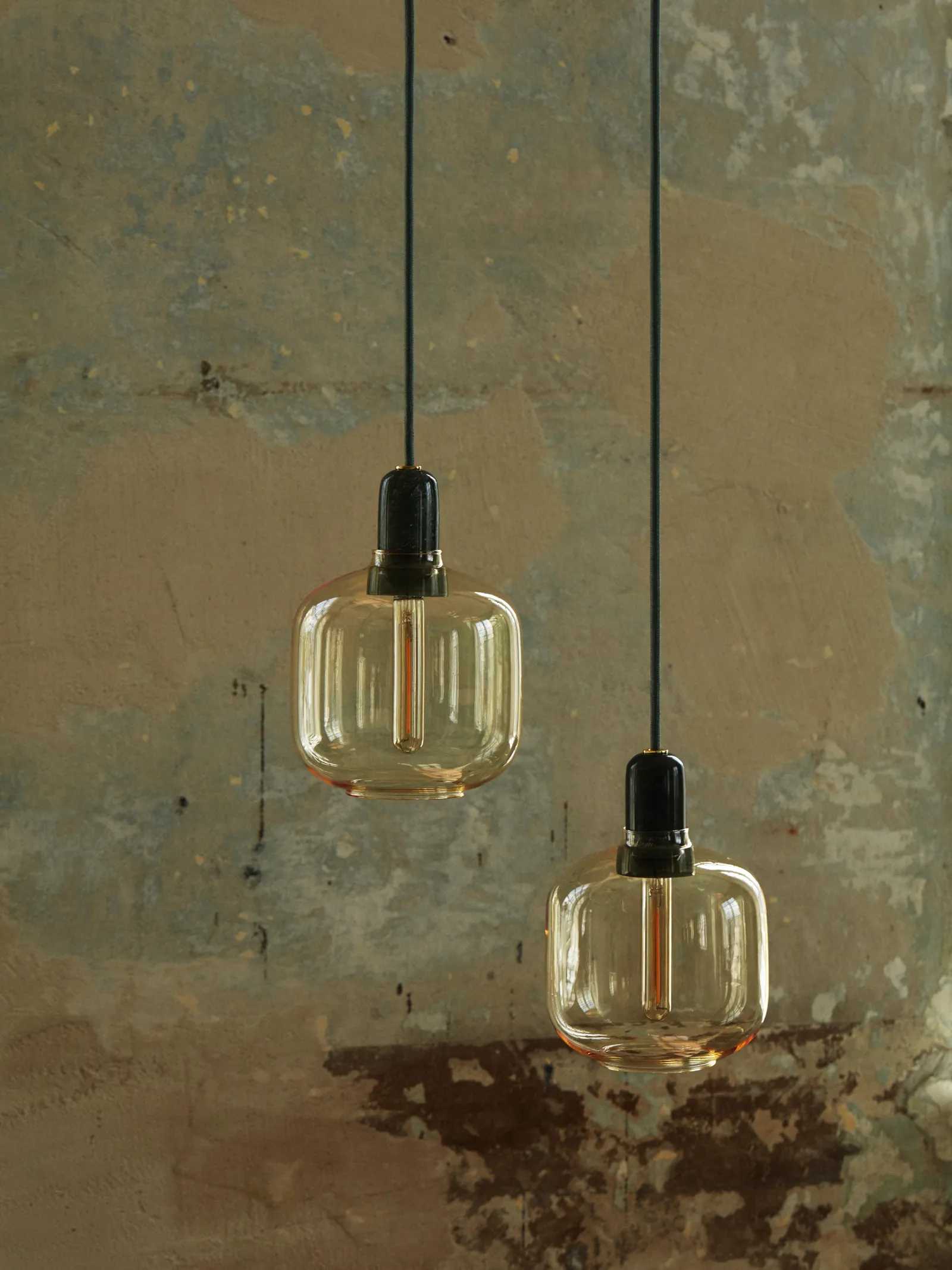 Normann Copenhagen Amp Lampe klein EU gold/grün – Bild 7