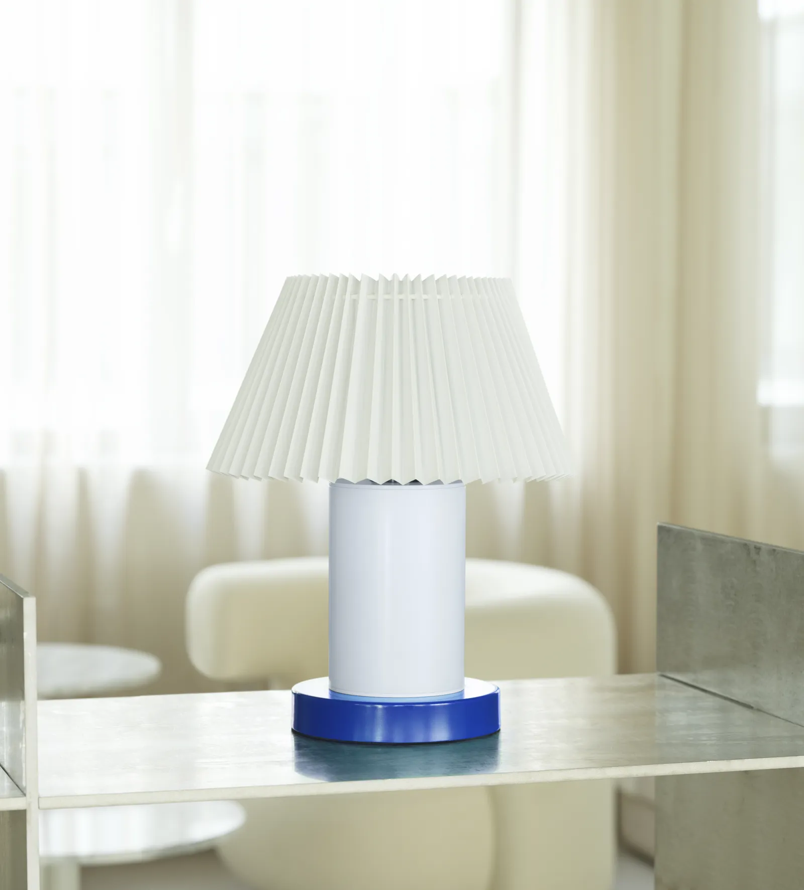 Normann Copenhagen Cellu Tischlampe EU Klein hellblau – Bild 8