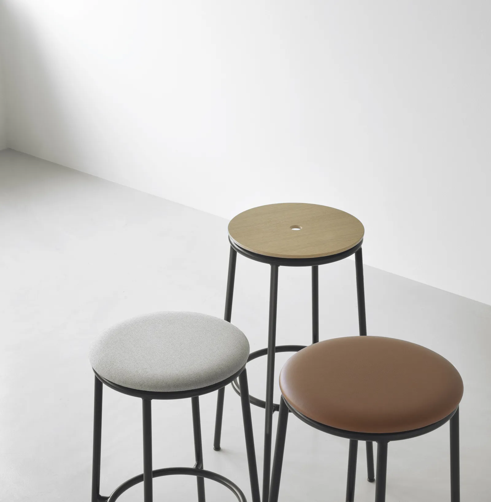 Normann Copenhagen Circa Barstuhl 75 cm schwarze Eiche – Bild 6