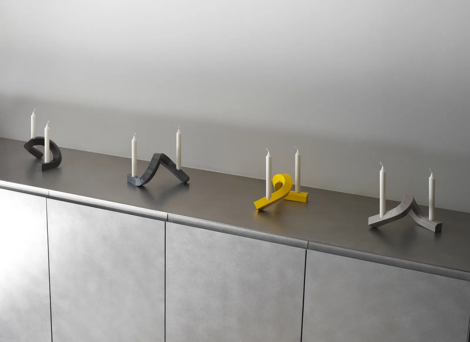 Normann Copenhagen Crooked Kerzenhalter zwei Grau – Bild 4