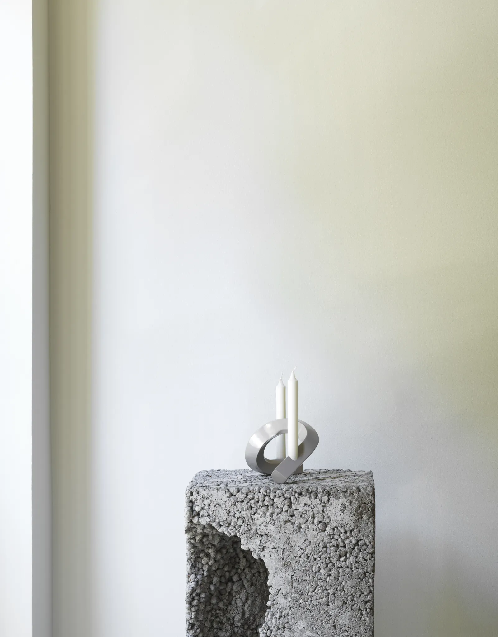 Normann Copenhagen Crooked Kerzenhalter zwei Warmes Grau – Bild 4