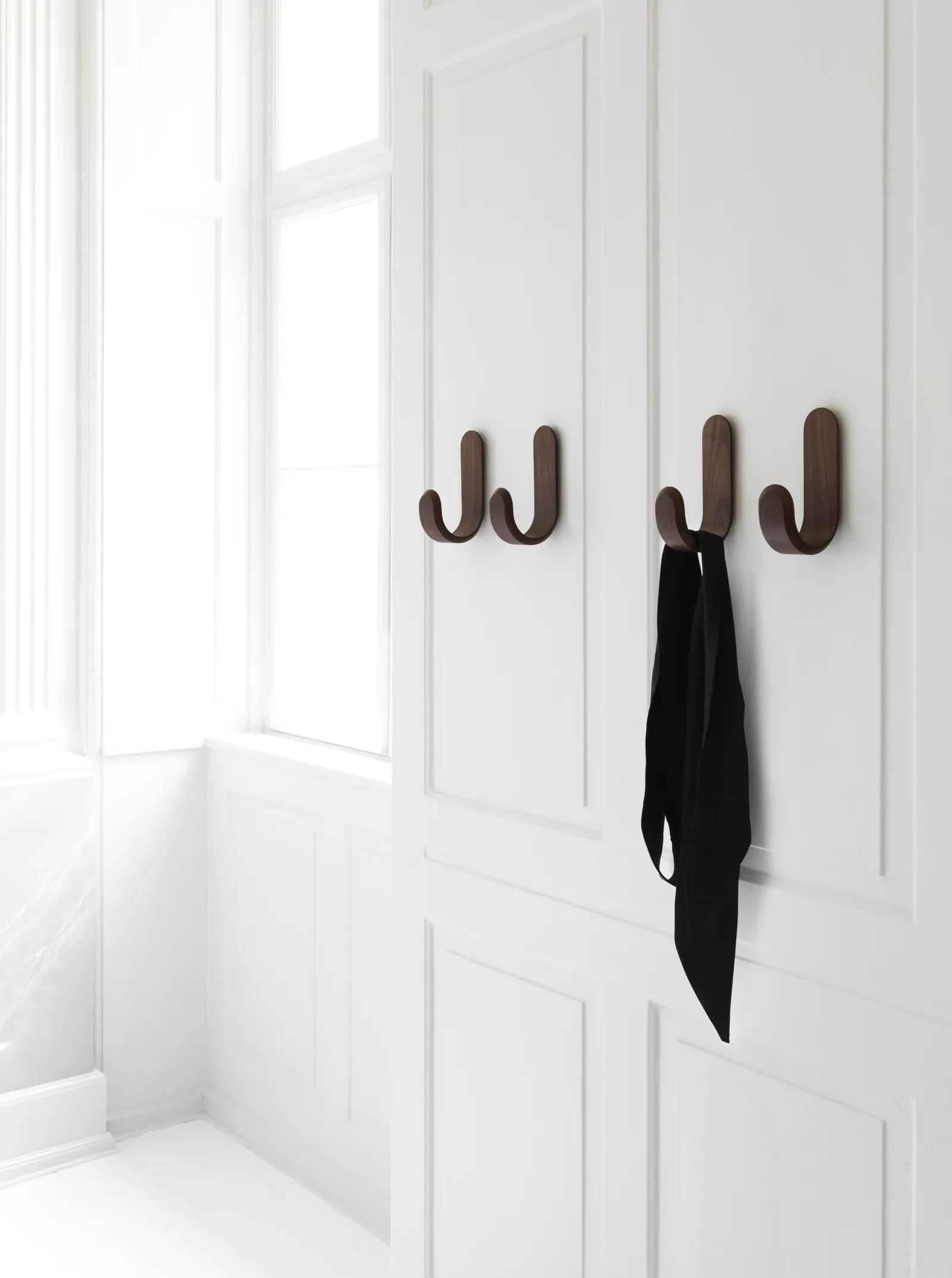 Normann Copenhagen Curve Haken Walnuss – Bild 4