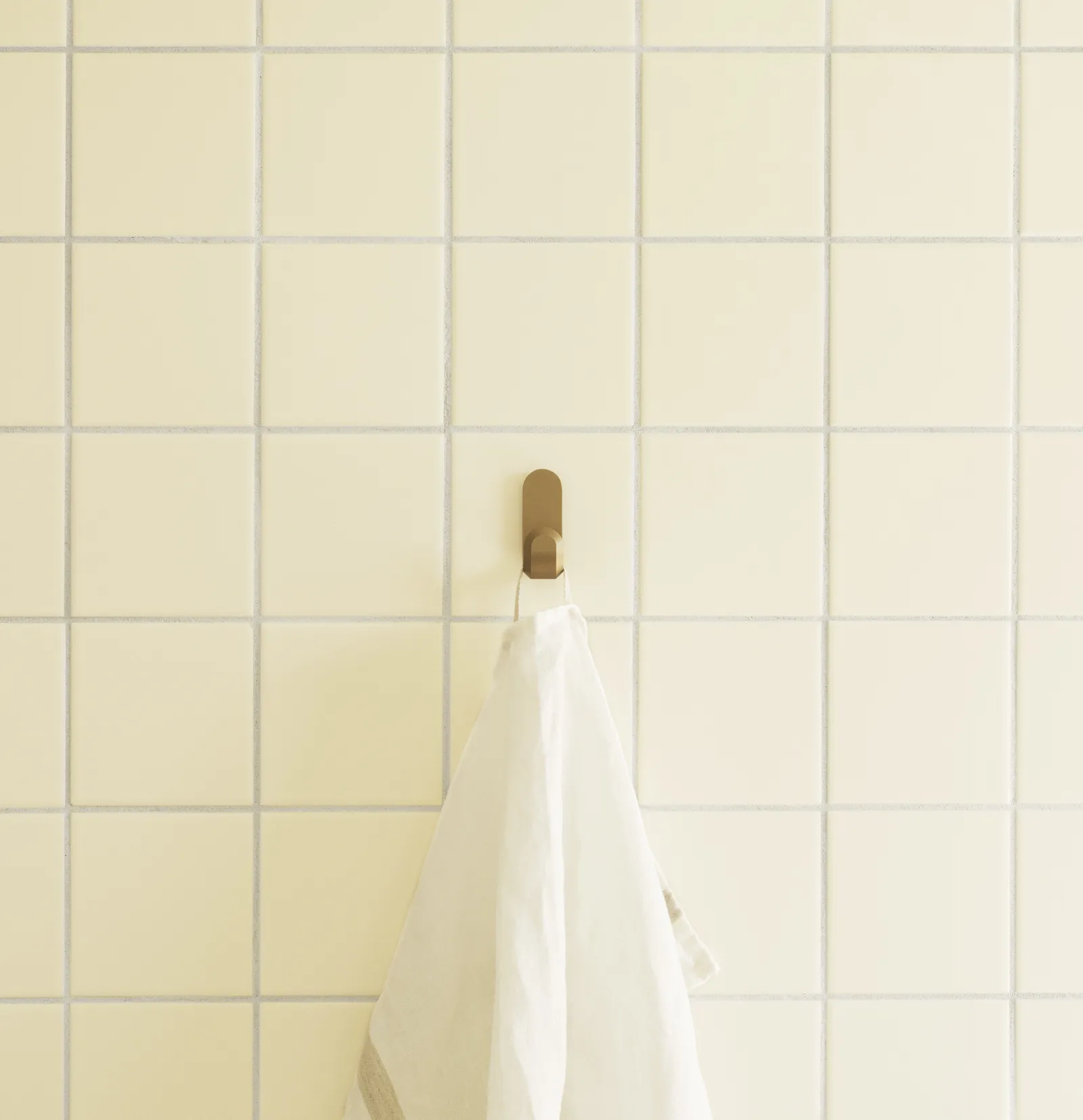 Normann Copenhagen Curve mini Haken Mattgold (2 Stück) – Bild 3