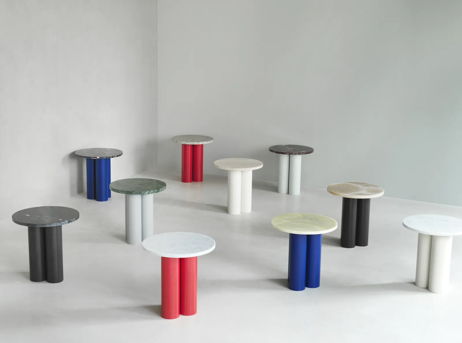 Normann Copenhagen Dit Tisch leuchtendes Rot Emerald Onyx – Bild 4