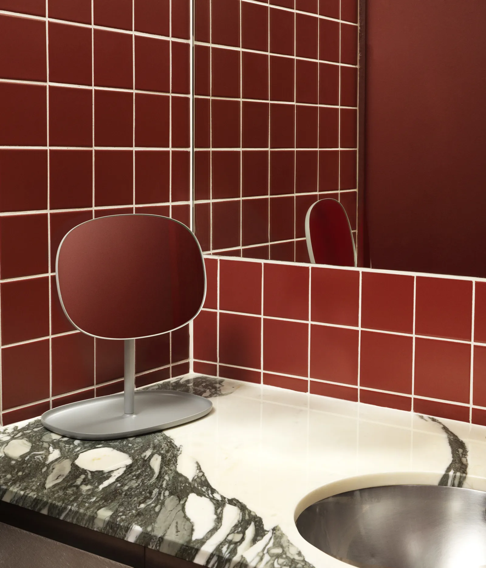 Normann Copenhagen Flip Spiegel grau – Bild 2
