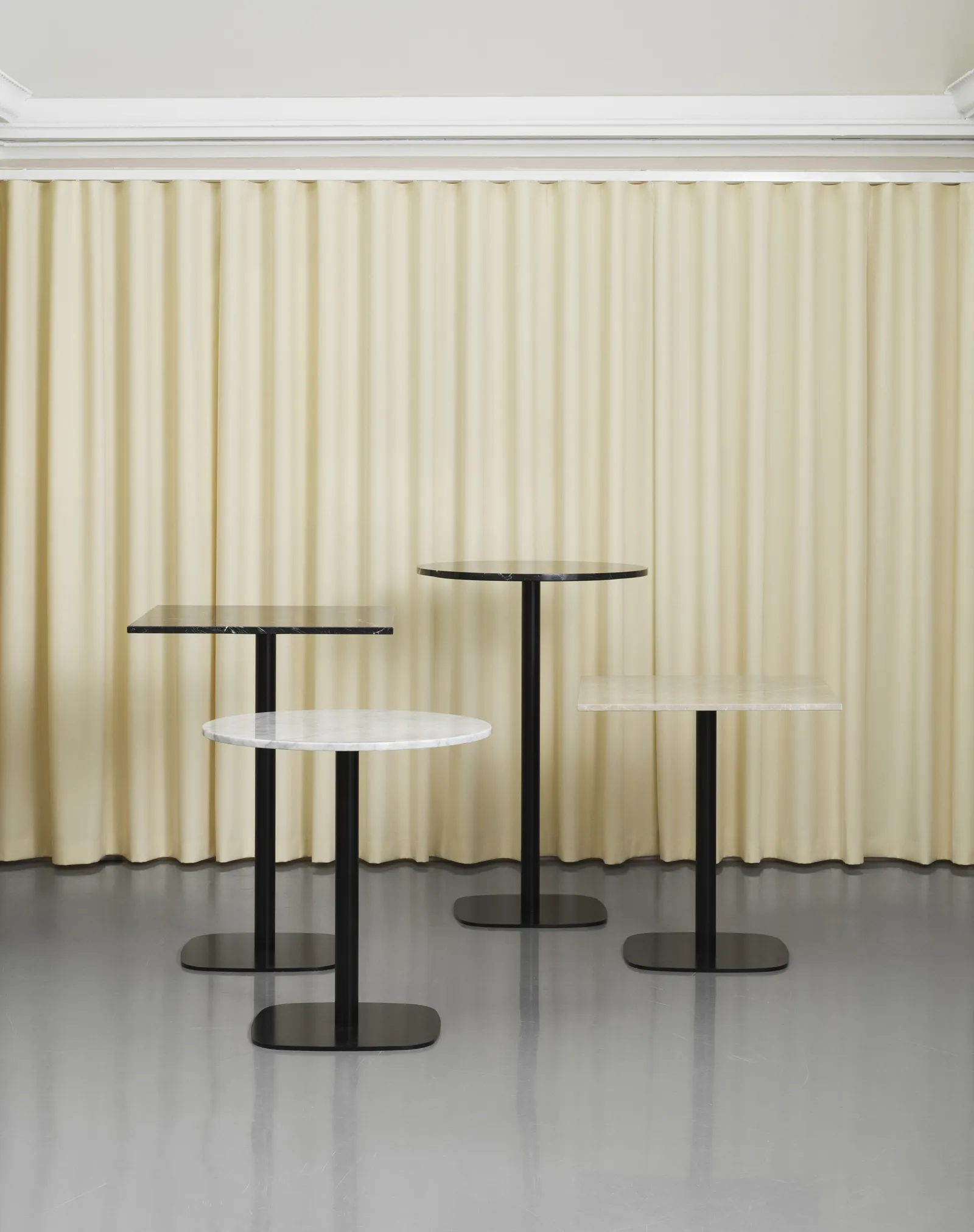 Normann Copenhagen Form Cafétisch H74,5 Ø60 Schwarz eiche – Bild 2