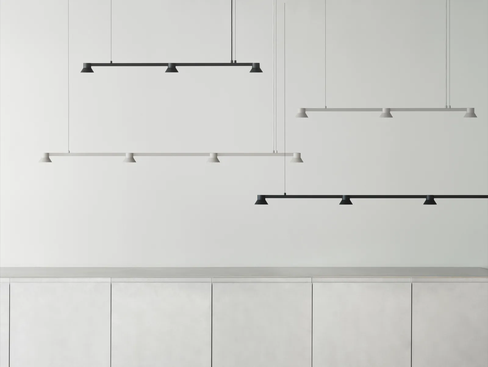 Normann Copenhagen Hat Lampe Linear Klein EU Schwarz – Bild 2