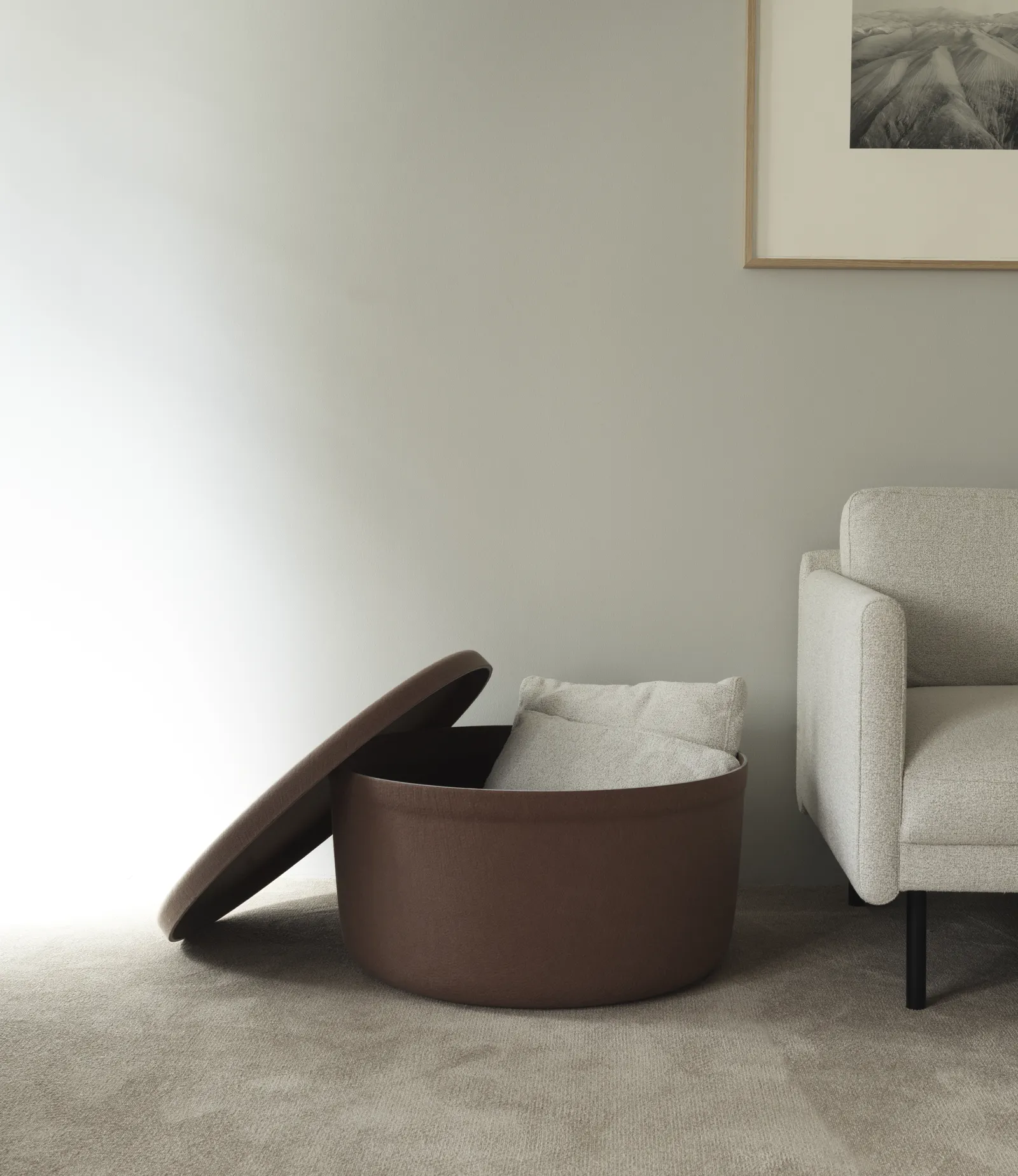 Normann Copenhagen Hide Stauraum Pouf Gross Braun – Bild 3