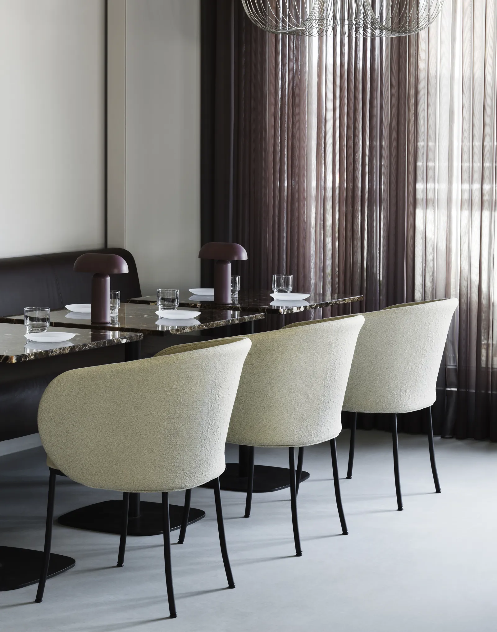 Normann Copenhagen Knit Armchair Black Steel Brandy – Bild 7