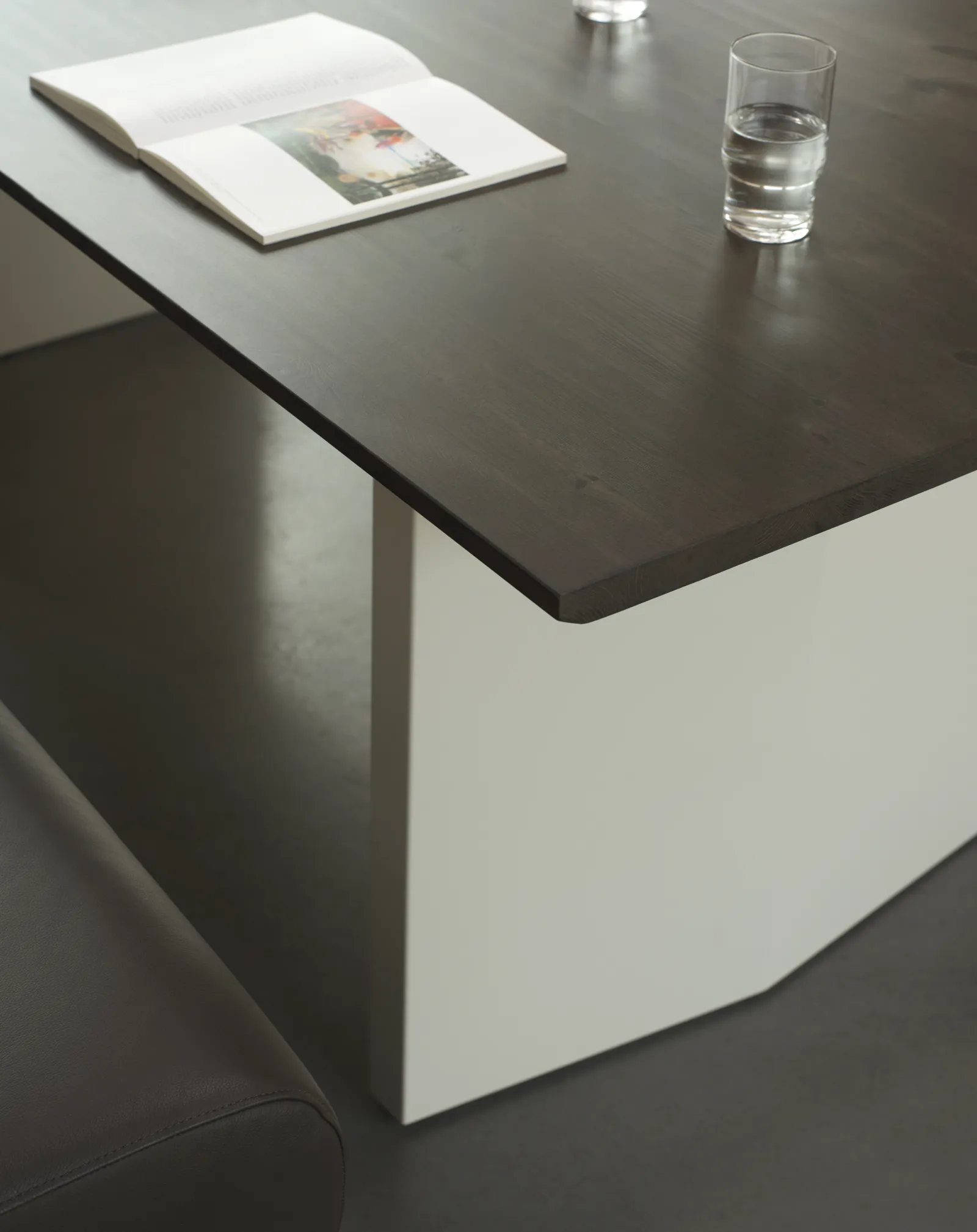 Normann Copenhagen Panel Tisch 90 x 250 cm Creme/Dunkelbraun – Bild 7