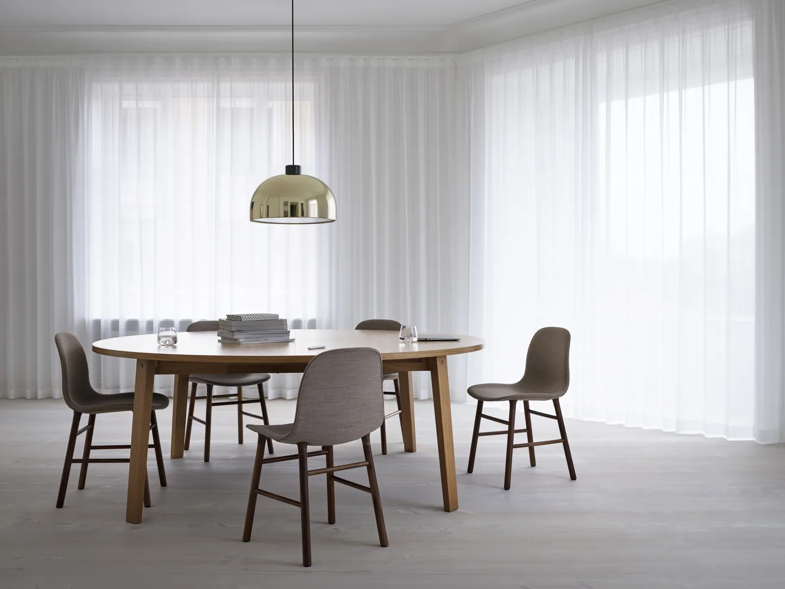 Normann Copenhagen Slice Table Vol. 2 Ø200 cm Oak – Bild 3