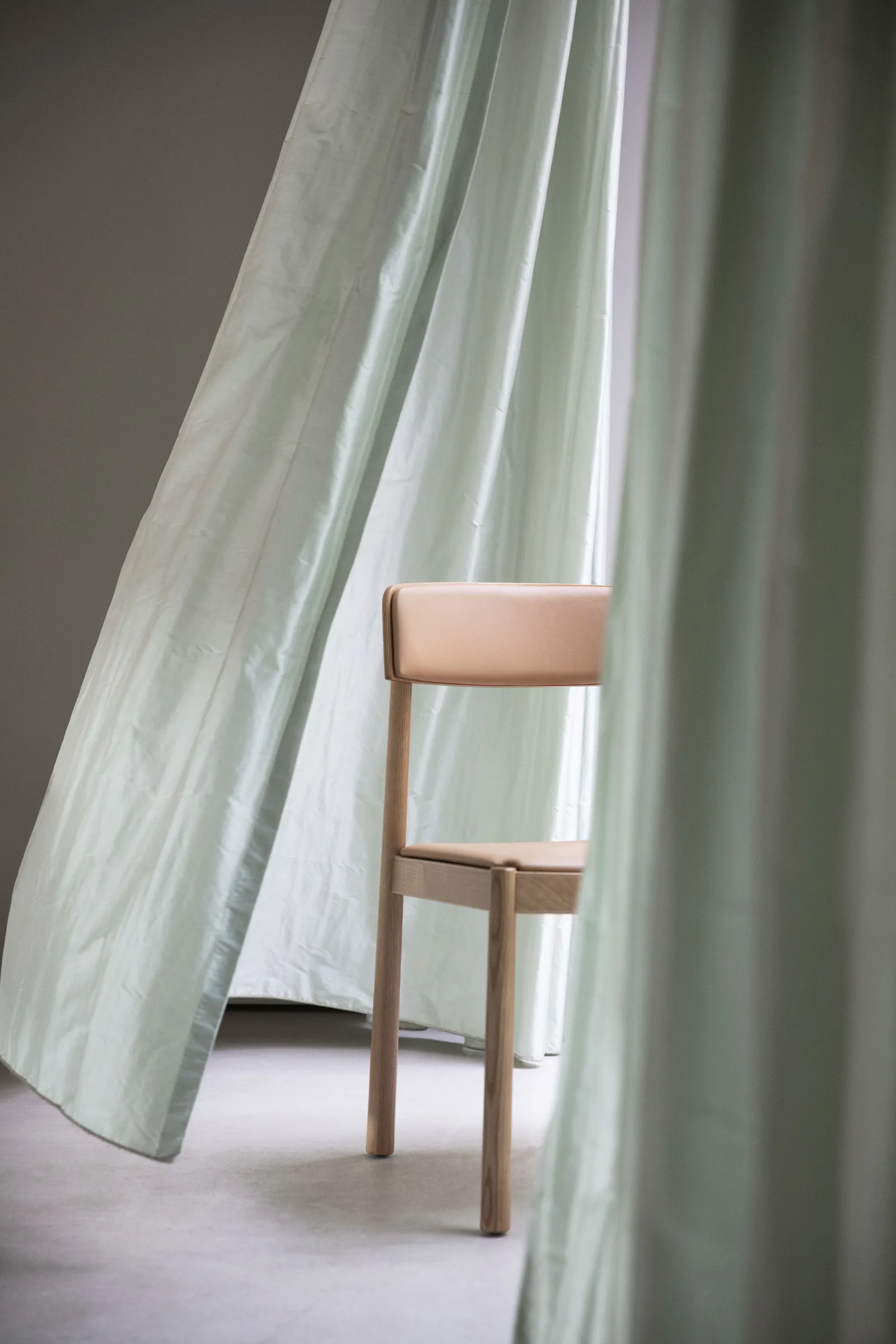 Normann Copenhagen Timb Chair Upholstery, Black/ Black leather – Bild 5