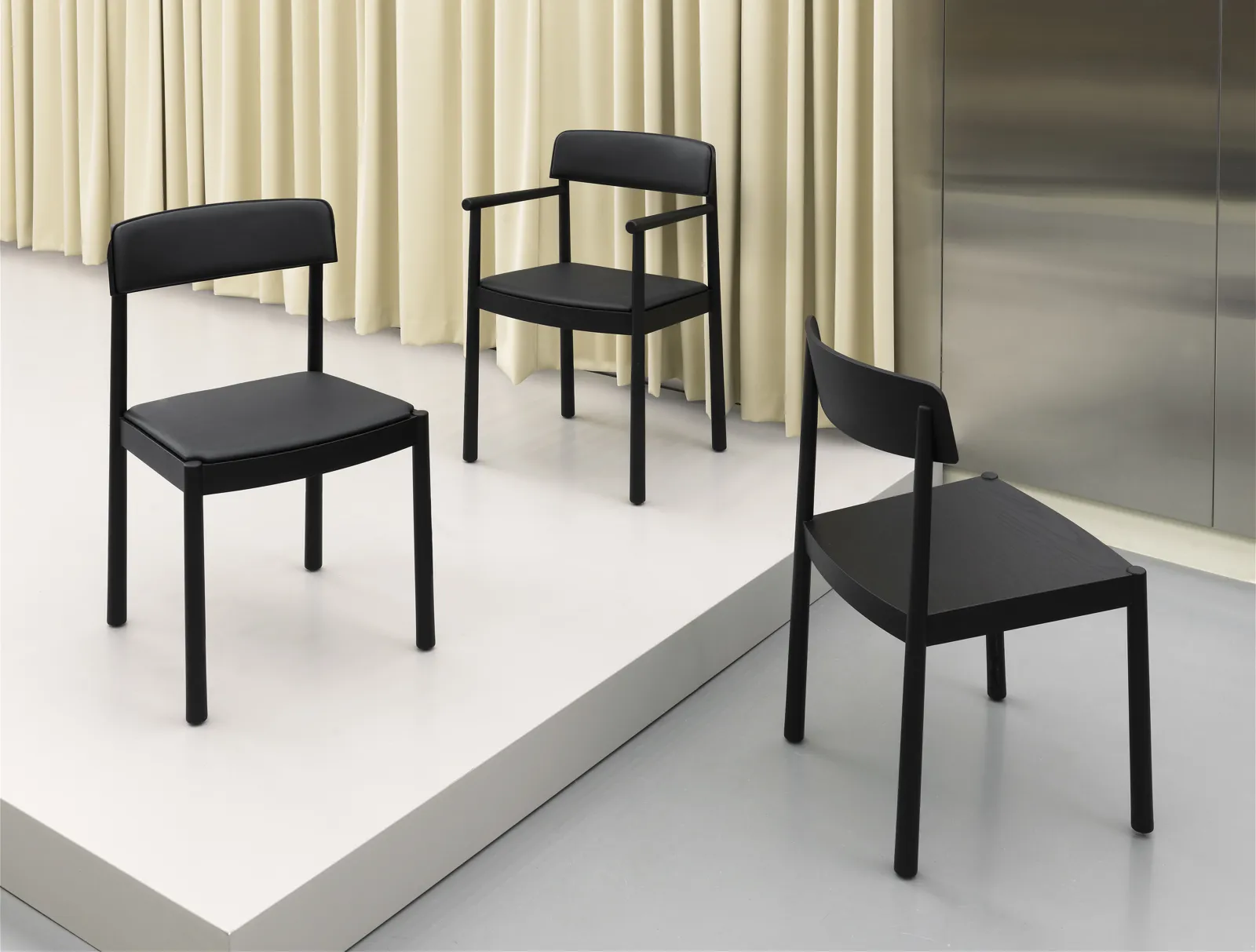 Normann Copenhagen Timb LehnStuhl gepolstert, Schwarz/ Schwarz Leder – Bild 4