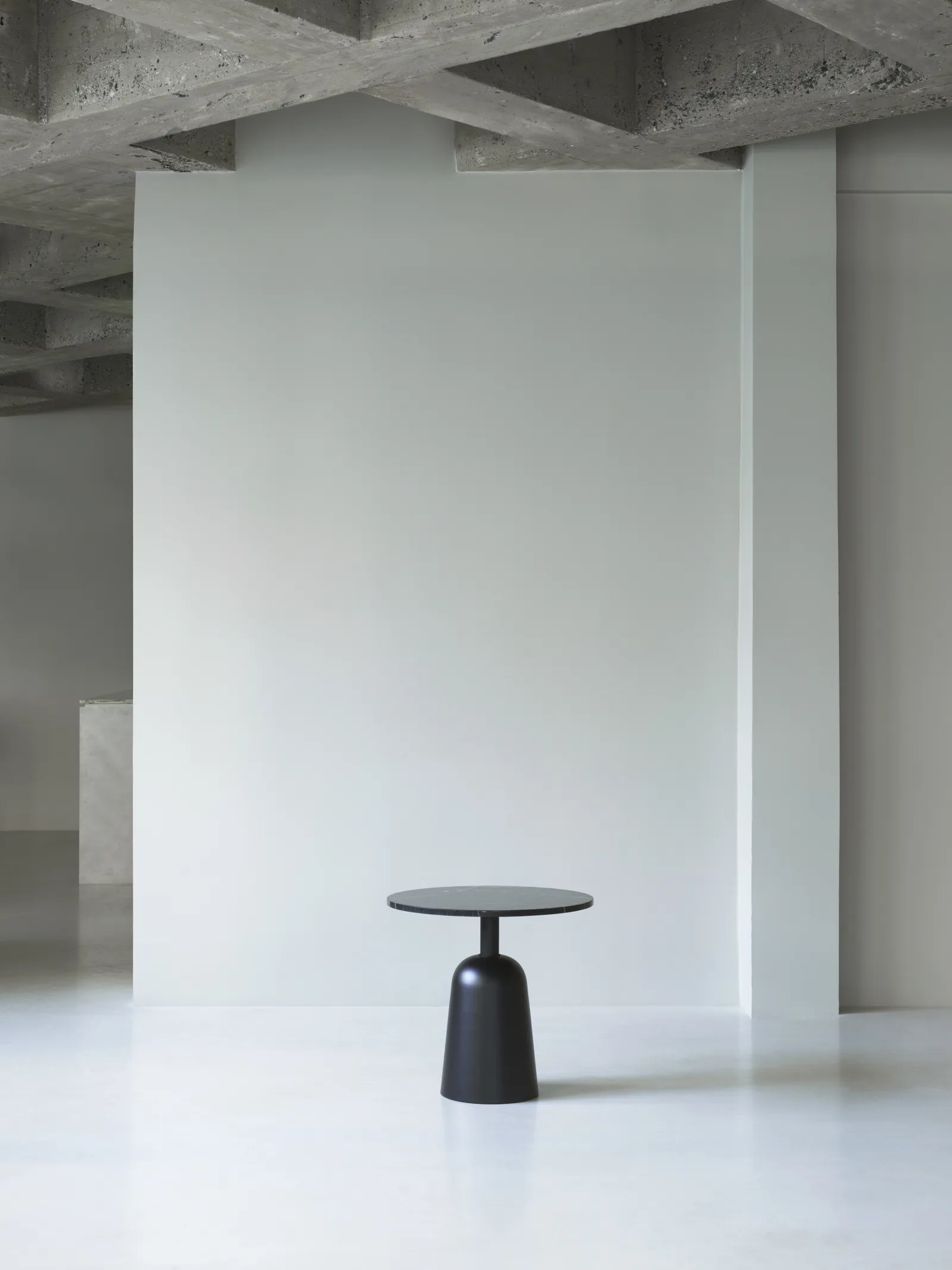 Normann Copenhagen Turn Tisch Ø55 Schwarzer Marmor – Bild 6