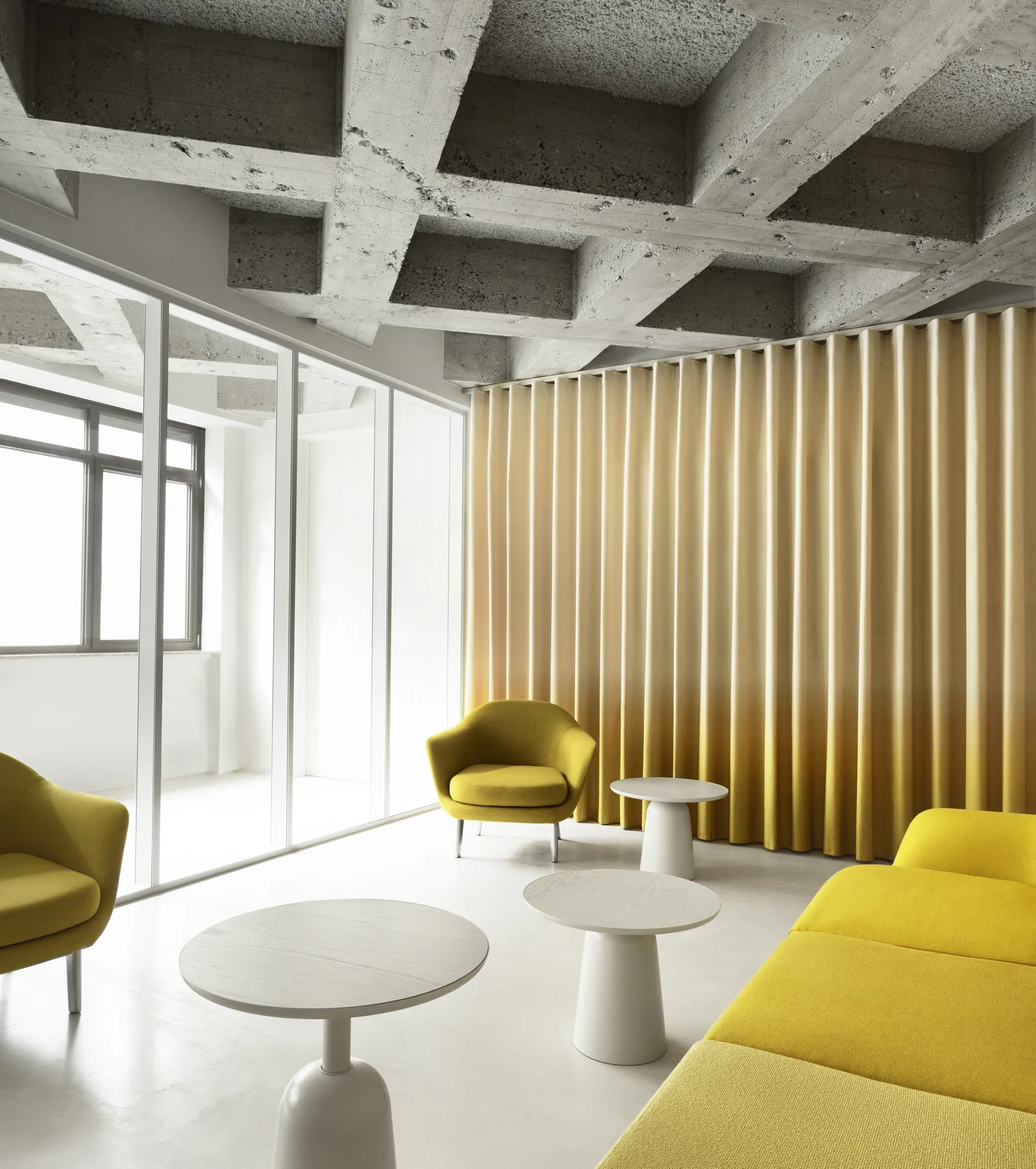 Normann Copenhagen Turn Tisch Ø55 Warmes Grau – Bild 7