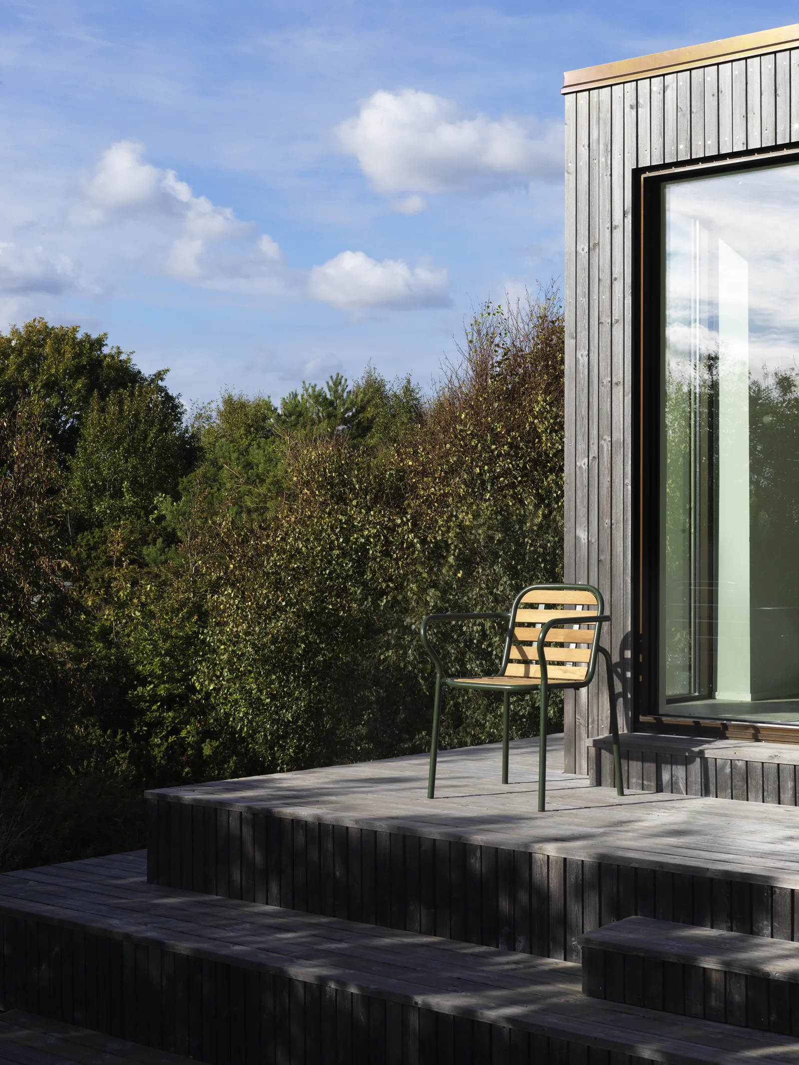 Normann Copenhagen Vig Lehnstuhl Robinie Dunkelgrün – Bild 3