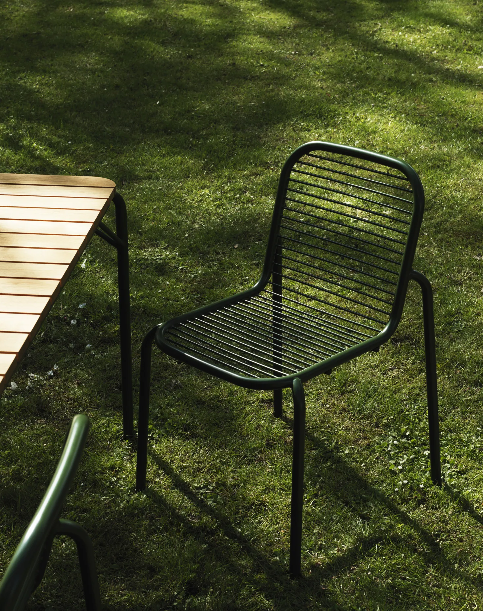 Normann Copenhagen Vig Stuhl Dunkelgrün – Bild 3