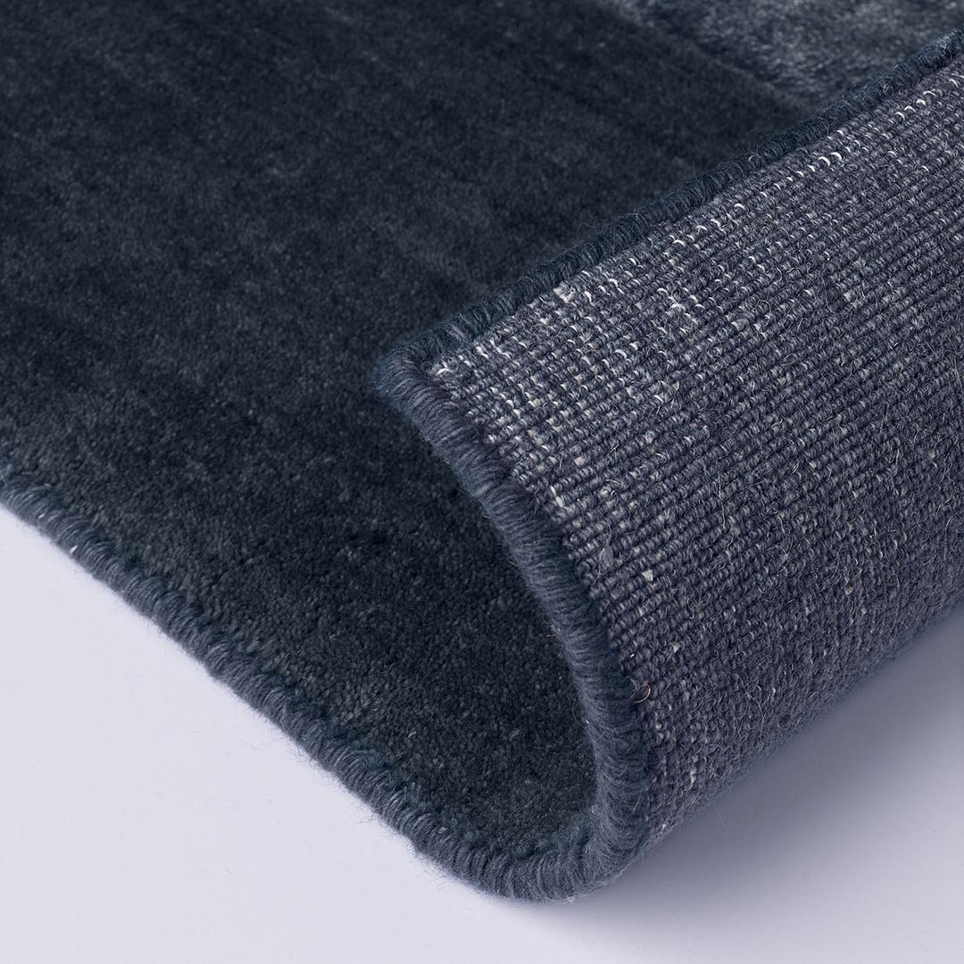 Sitap Brianne Powder Blue: Modern Elegance in a Living Room Carpet – Bild 3