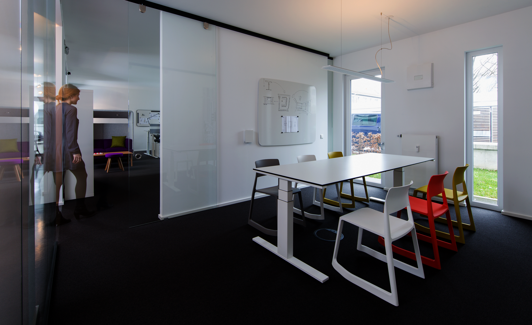 WINI Mit dem Schreibtisch WINEA PRO kommt ausgezeichnetes Design in Ihr Büro